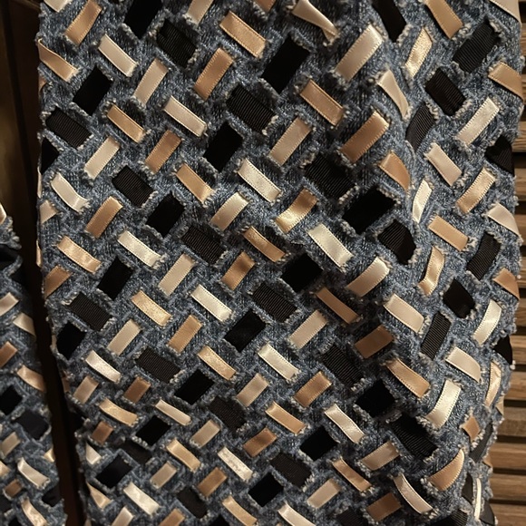 Beautiful BEBE ribbon embroidered jeans - Picture 7 of 8